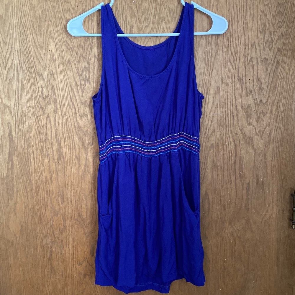 Blue sleeveless dress with pockets & cinched waist